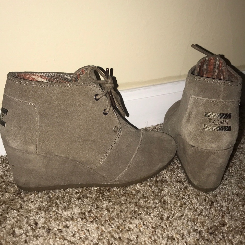 TOMS Suede Women’s Desert Wedges!